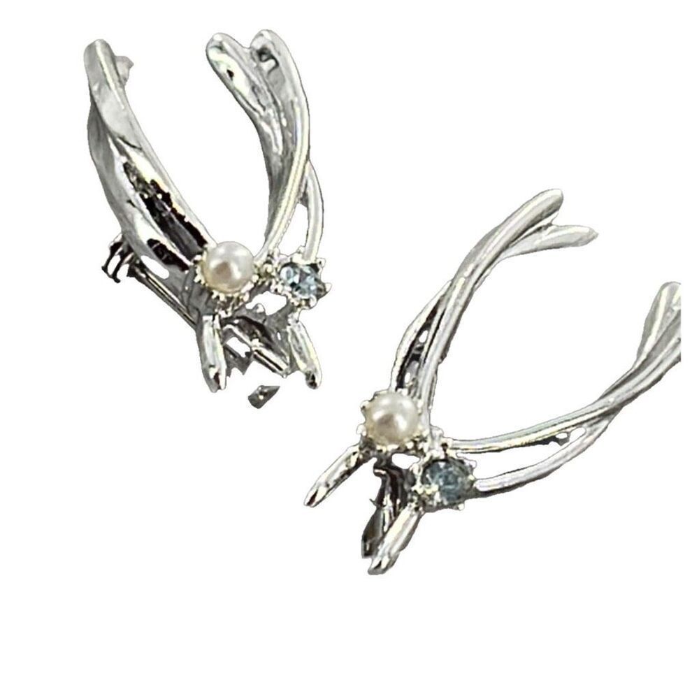 Vintage Two wishbone silver colored vintage scatter pins.